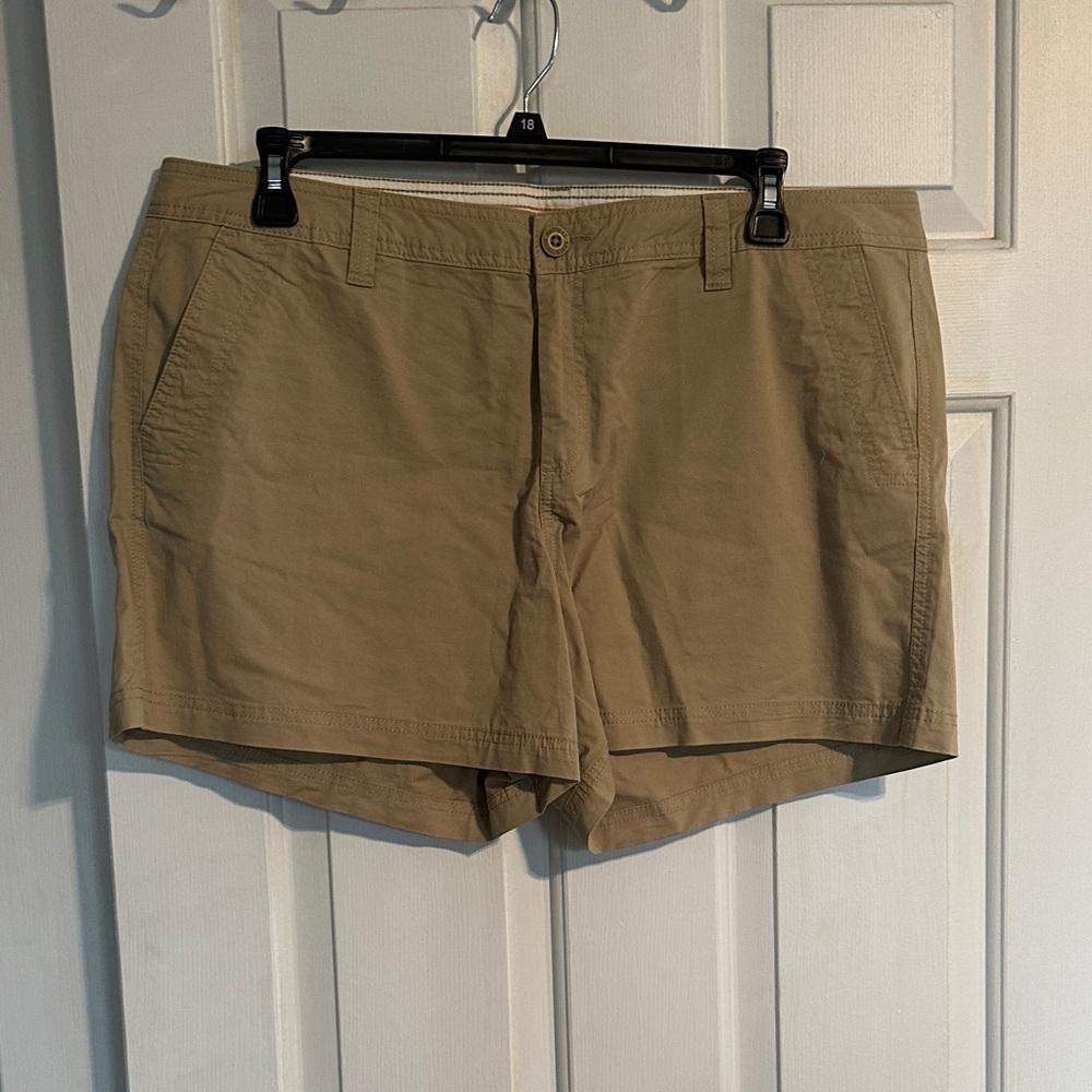 Natural Reflections women’s size 18W tan shorts